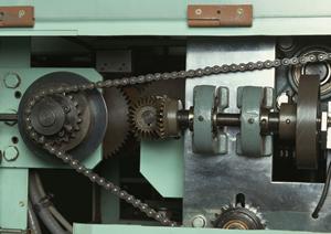 「電動リフトの選び方と活用法：業務効率化と安全性向上のための完全ガイド」